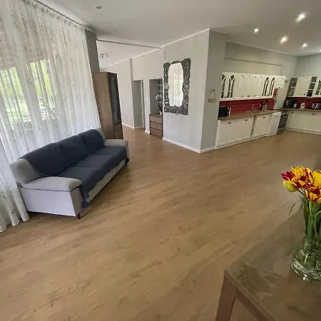 Privatunterkunft House