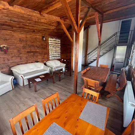 Privatunterkunft House